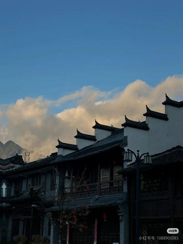 国庆不打挤！高铁2.5H直达冷门小县城，景色惊艳国鸟遍地！物价超低，2元吃鲜辣美食！