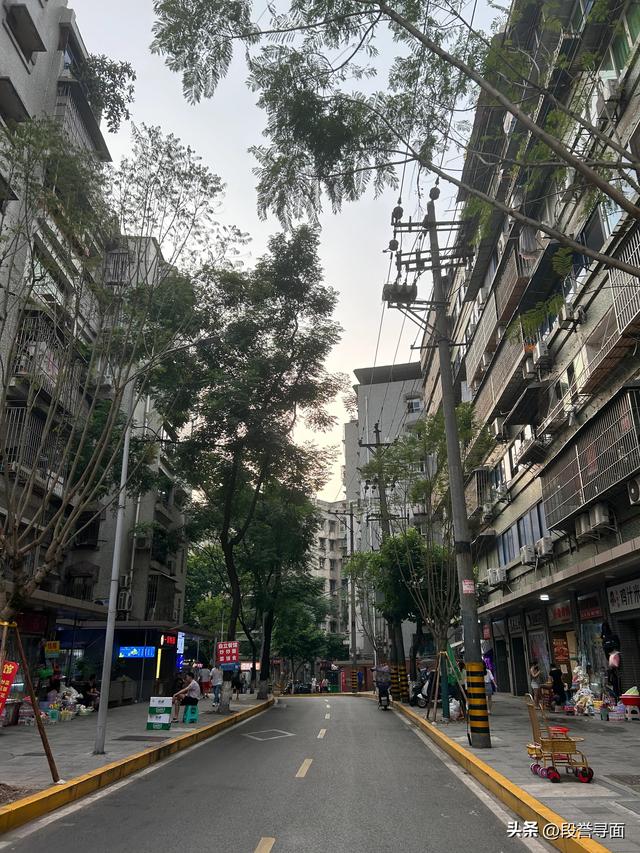 寻面之旅第678站：在枣子岚垭发现5元的小面