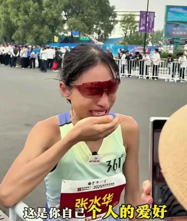 一句话惹火上身，本想替最快女护士说公道话，不料自己被扒底朝天