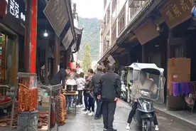 陕西安康小县城，地广人稀县城只有两万人，风景秀丽好有烟火气图片