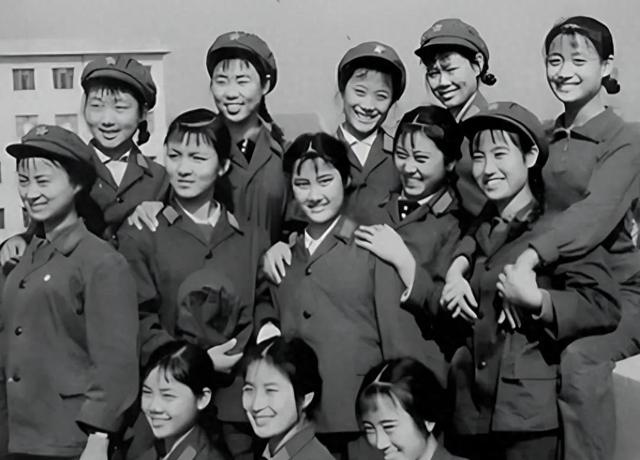 她15岁入党，18岁和主席结婚	，如今仍健在，却几乎不出来露面