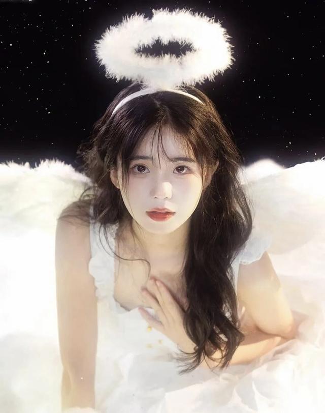 清纯甜美写真｜梦幻天使降临，温柔微笑，星河相伴