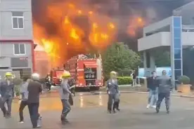 突发！江苏南通一厂房发生火灾！现场爆炸声不断，伤亡不明图片