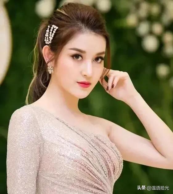 女人暗示亲密关系，会有几个表现，掩不住的信号，男人别装傻