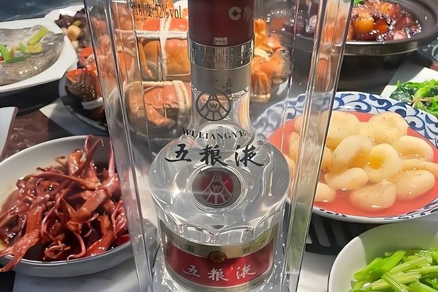 北京一大爷参加酒席，随礼200，竟连喝带拿6瓶五粮液