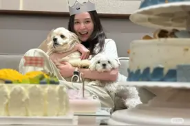 陈思诚小女友迎25岁生日，脸部圆润现幸福肥，拍拖两年疑未婚先孕图片