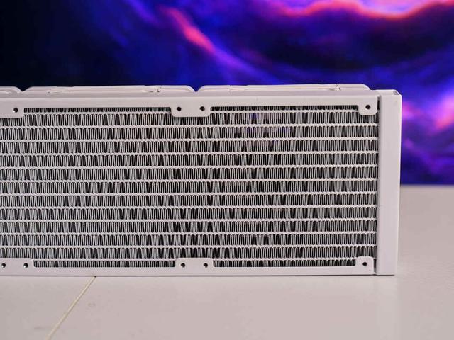 性能强劲，数显显示，ZALMAN思民 阿尔法ALPHA2 A36水冷开箱