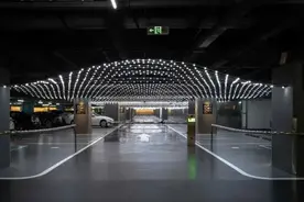 购物中心地下停车场越来越“聪明”了！图片