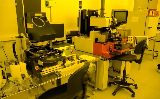 美荷两国曾同时发声，对中国独立研发的光刻机技术给予了强烈批评