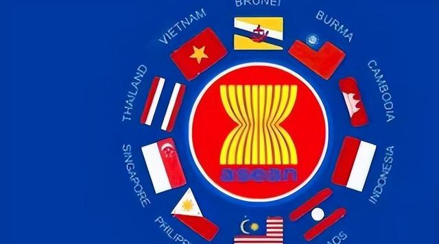 中菲南海撞船3天后，中国驻菲大使辞行，临走时留下一句忠告