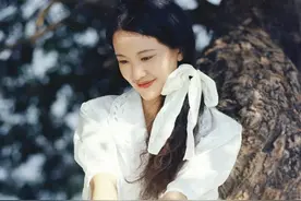 79年指导员让我给首长搬家，我意外转志愿兵后每晚被姑娘打屁股针图片