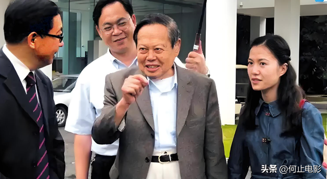 杨振宁家庭情况曝光：三个儿女无人继承物理学，与翁帆关系也很好