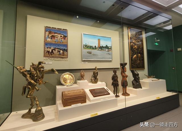 在北京的中央礼品文物管理中心看“一国一物一风情”展览