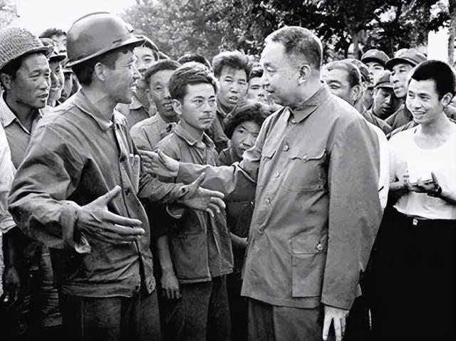 15岁入党，18岁和主席结婚，如今仍健在，却几乎不露面