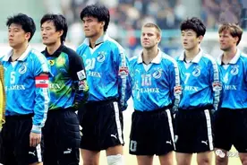 大连足球史上今天：1998年大连万达2-1浦项制铁，吴承瑛天外飞仙图片