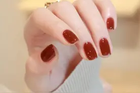 高级的红色美甲：上手绝美图片