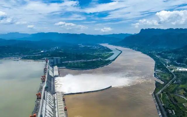 三峡大坝“账本”出炉：运行了20余年，当初2500亿投入回本了吗？