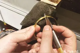 金饰价格节节高，年轻人爱上“打金”图片
