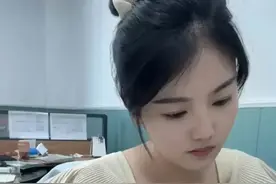 临近开学，湖北一女老师突然被通知这学期当班主任，瞬间崩溃痛哭图片