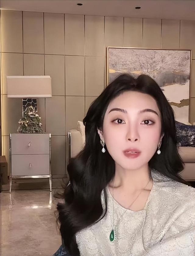 “买英国精子生3娃	”的山东女人	，8年后现状曝光！如今她后悔不？