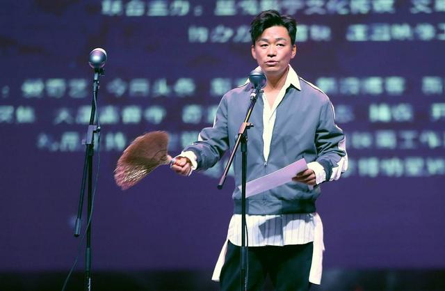 王宝强离婚9年，拿下200亿票房成就！一对子女成为他的“救赎”！