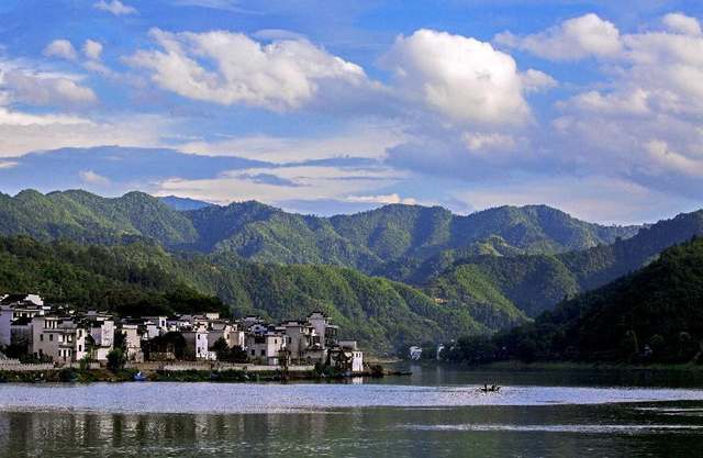 GO!皖南最舒服的温度，就该去新安江山水画廊乘船入画！