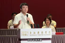 雷佳音自曝校园恋爱！“班里还有一对”图片