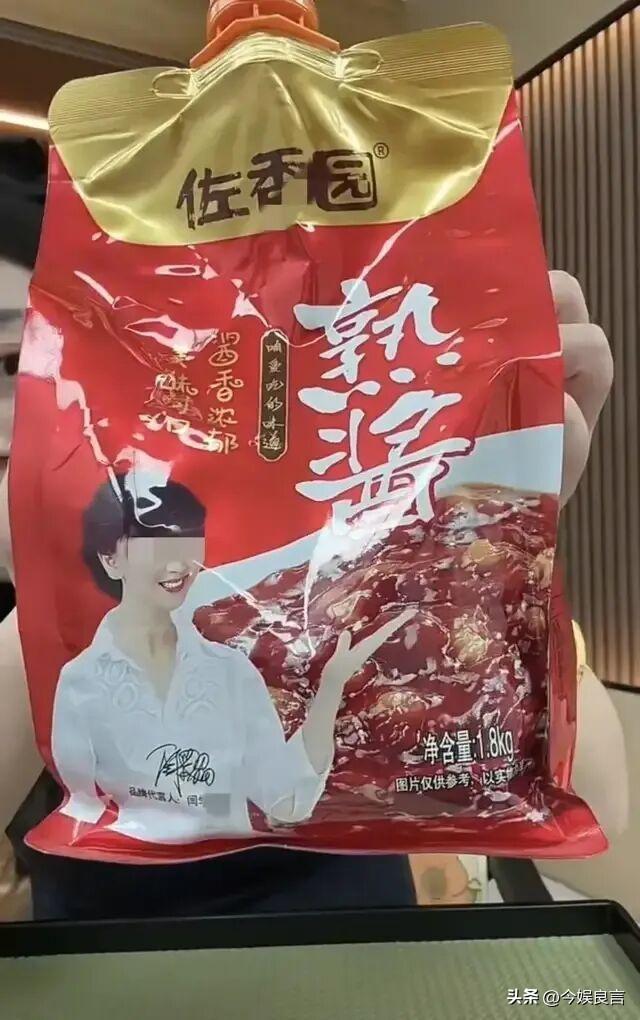 闫学晶没想到，2026年刚开年，老搭档冯巩就给她上了生动一课