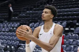 21岁的文班亚马，21岁的詹姆斯，没有对比就没差距图片