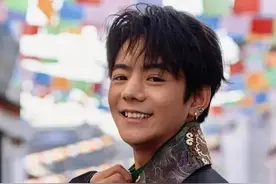 爆红4年，再看丁真如今简直判若两人，当初他不进娱乐圈是正确的图片