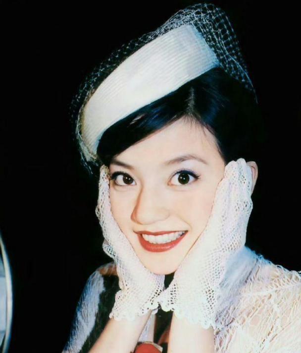 封杀四年，49岁赵薇财力状况接连被扒	，结果估计和你想得不一样