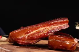 猪肉直接放入酱油中泡2天，味道比卤肉腊肉都香，酱油肉正宗做法图片