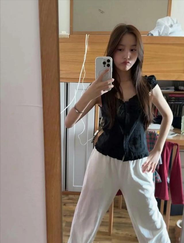 胃癌传闻真相大白半年	，49岁赵薇再迎坏消息，连累的何止闺蜜李湘