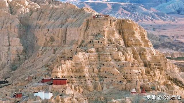 惊呆！西藏这个地方，一到秋天就美炸了！