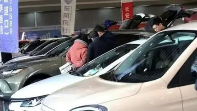 公安部下达买车“铁命令”，百姓都说解气，4S店急了：这还咋赚钱