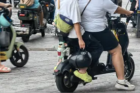 广州交警严查电动自行车交通违法图片