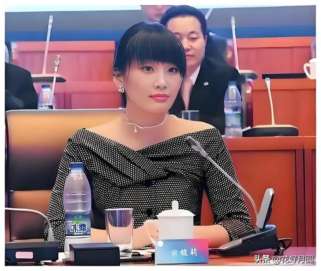 原来如此！宗泽后敢插手哥哥家事，跟宗馥莉作对，原因全在宗庆后