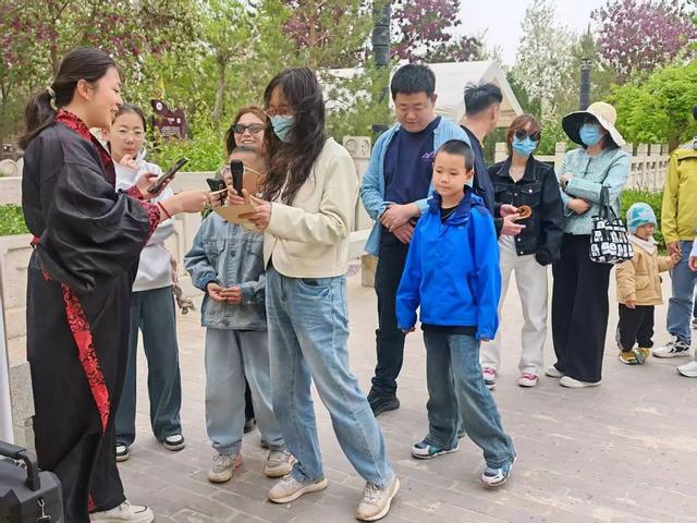 2026年全国群众登山健身大会在青铜峡黄河大峡谷旅游区成功举办！