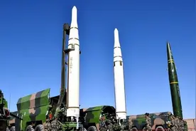 伊朗导弹狂轰，让美军明白了一个事实：解放军已经惹不起！图片