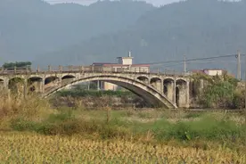 到了中年，你要懂得：“穷死不耕丈人田，饿死不打亲戚工”图片