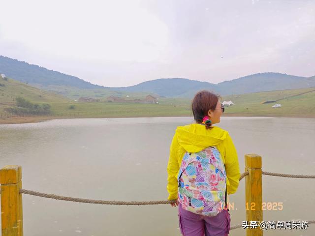 7）山西阳城析城山圣王坪，在云端草甸邂逅狼毒花的美，与千年传