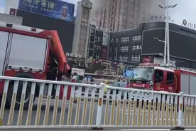 福州长乐区一大楼起火图片