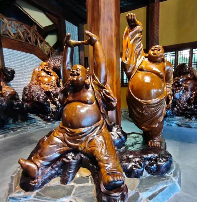 参观根宫佛国博物馆