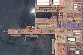一天之内，中国两条大型驱逐舰下水，052D和055双喜临门图片