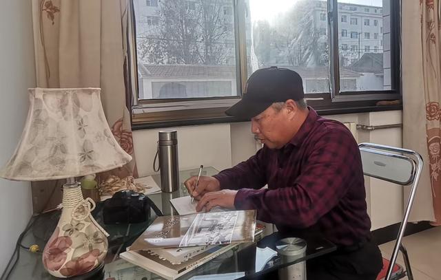 古槐屹立岁月悠、枝繁叶茂诉千秋