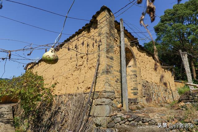 走遍福建古村落，白云山下龙溪畔，一座“城堡式”百年古民居