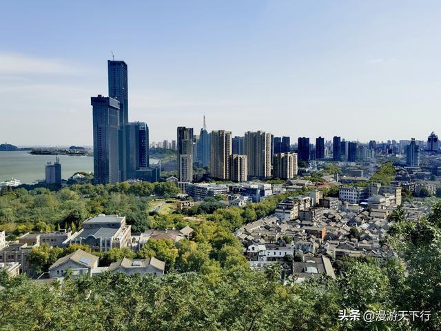 镇江西津渡的看点不在仿建古街，而是云台山上