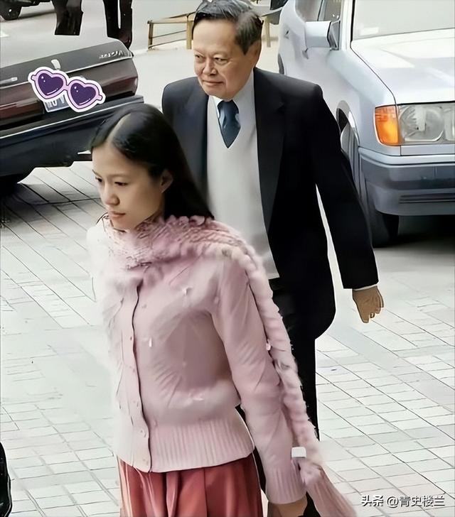 杨振宁去世后，翁帆再发文，49岁无子女的她，早已被安排好了退路
