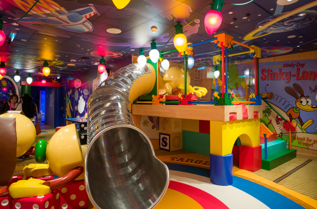 首发！等了一年多终于启航，我坐上了全世界“最快乐”的船