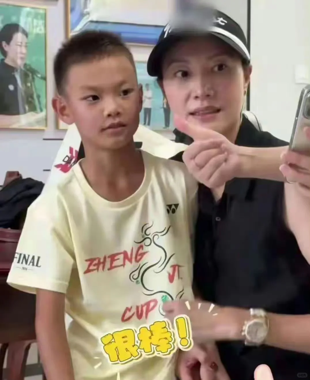 44岁谢杏芳也没想到，因林丹败光的体面，如今被9岁儿子挣了回来